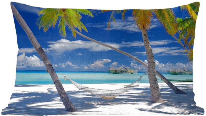 PillowMonkey Sierkussens Kussen Een strand met een hangmat en palmbomen 50x30 cm Kussen van katoen