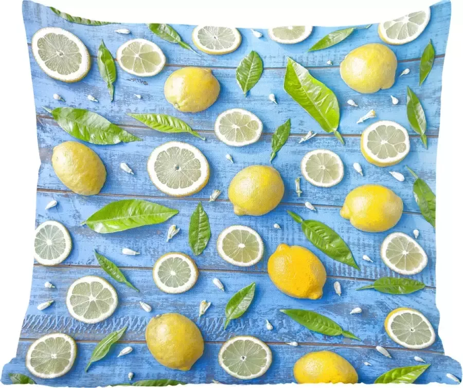 PillowMonkey Sierkussens Kussentjes Woonkamer 50x50 cm Patroon van citroenen op een blauwe tafel