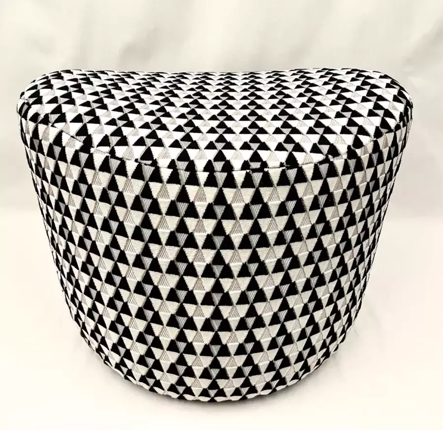 PL Ovale retro poef- handgemaakt- zwart wit- velvet- 60 x 51cm