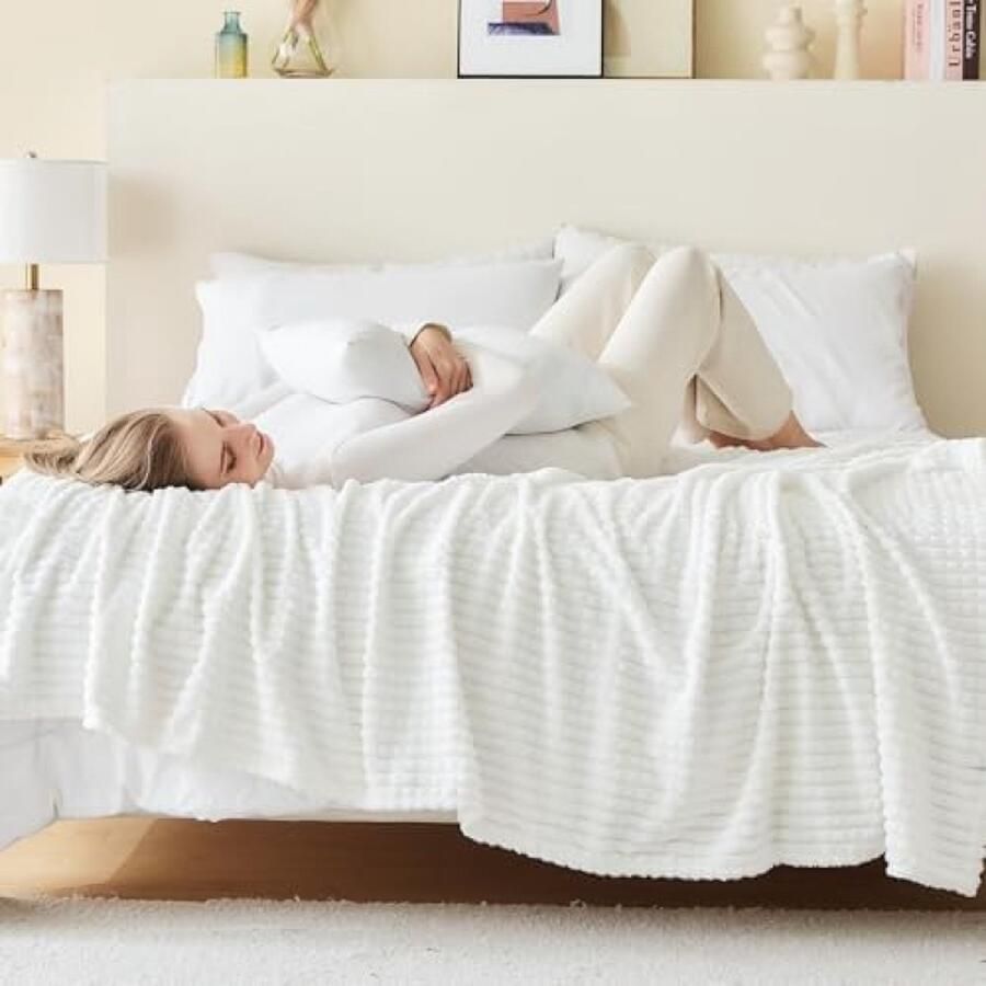 PolkaHome Fleece deken Queen 200 x 230 voor bank zacht pluche warme en gezellige deken enkellaags 3D Touch Experience perfect voor bedbank en sofa wit