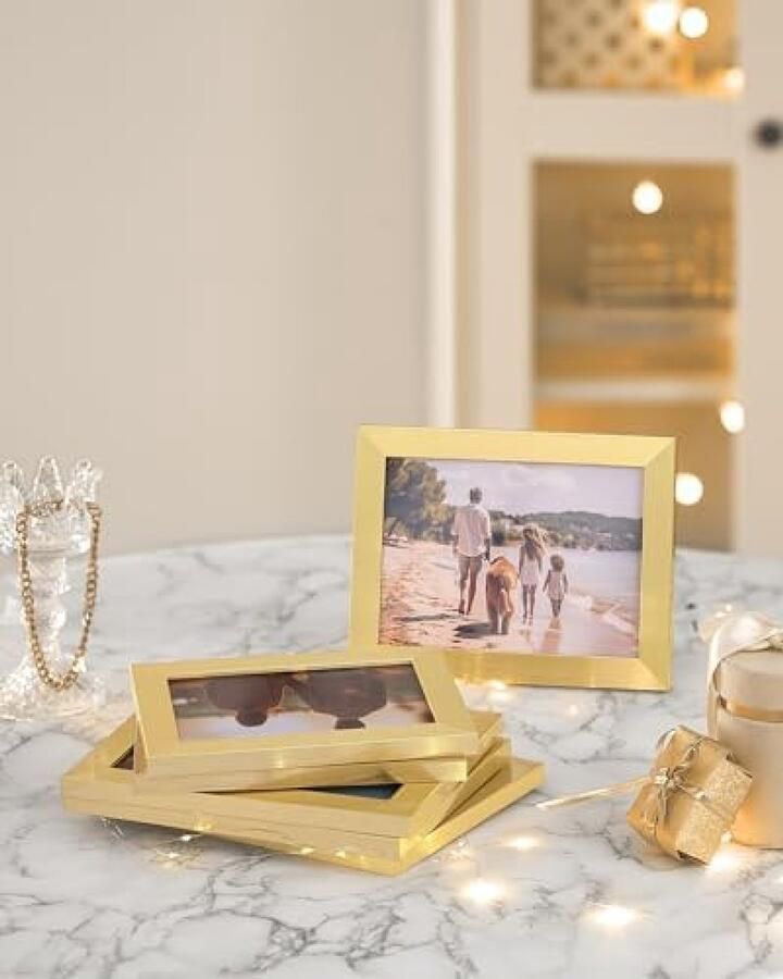 PolkaHome Fotolijstenset van 10 Inclusief 2 lijsten 20x25 cm 4 lijsten 13x18 cm 4 lijsten 10x15 cm Lichtgouden MDF Lijsten met Kunststof Schijven Muur of Tafel Optie