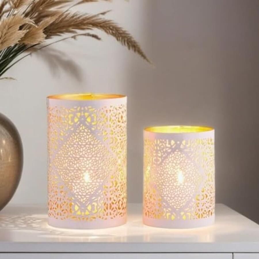 PolkaHome Set van 2 Scandinavische decoratieve windlichten in wit en goud metaal Theelichthouders voor lente woonkamer tafel decoratie Stijlvolle kandelaar voor theelichtjes