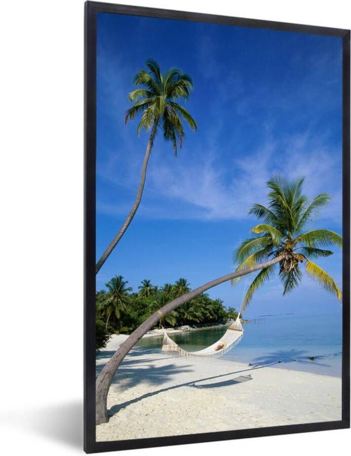 PosterMonkey Foto in lijst Twee palmbomen op het strand met een hangmat fotolijst zwart 20x30 cm Poster in lijst (Wanddecoratie woonkamer slaapkamer) Zee en Strand - Foto 2