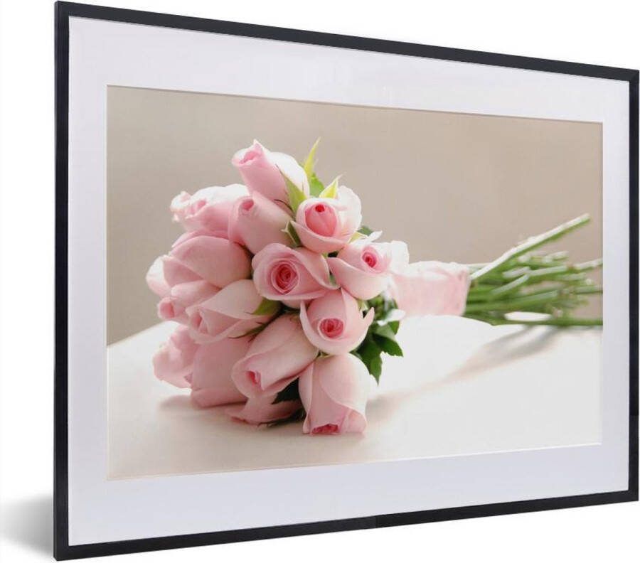 PosterMonkey Fotolijst incl. Poster Een boeket van roze roos op een witte tafel 40x30 cm Posterlijst