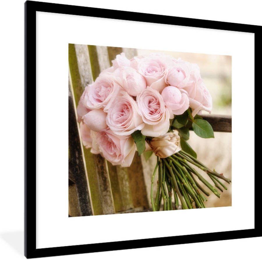 PosterMonkey Fotolijst incl. Poster Een boeket van roze rozen op een houten bank 40x40 cm Posterlijst