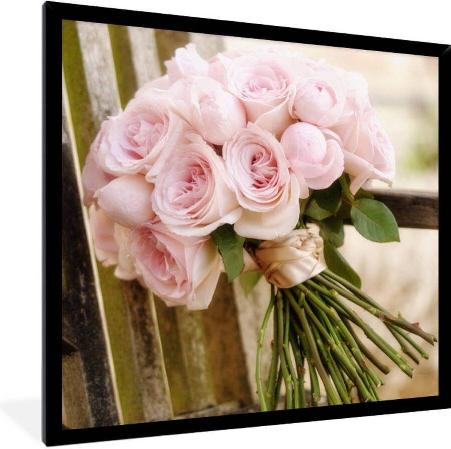 PosterMonkey Fotolijst incl. Poster Een boeket van roze rozen op een houten bank 40x40 cm Posterlijst - Foto 2