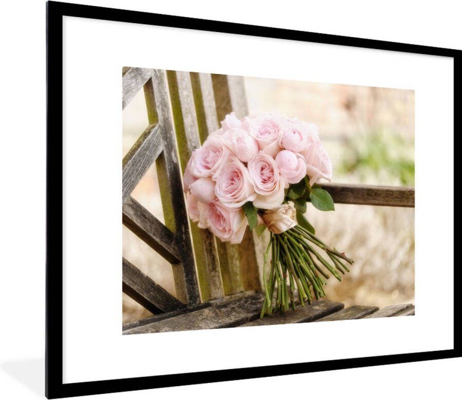 PosterMonkey Fotolijst incl. Poster Een boeket van roze rozen op een houten bank 80x60 cm Posterlijst - Foto 2