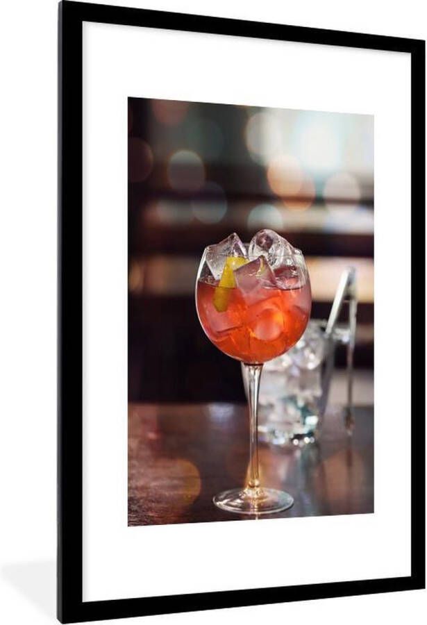 PosterMonkey Fotolijst incl. Poster Gin tonic met rode vruchten op een houten tafel 60x90 cm Posterlijst