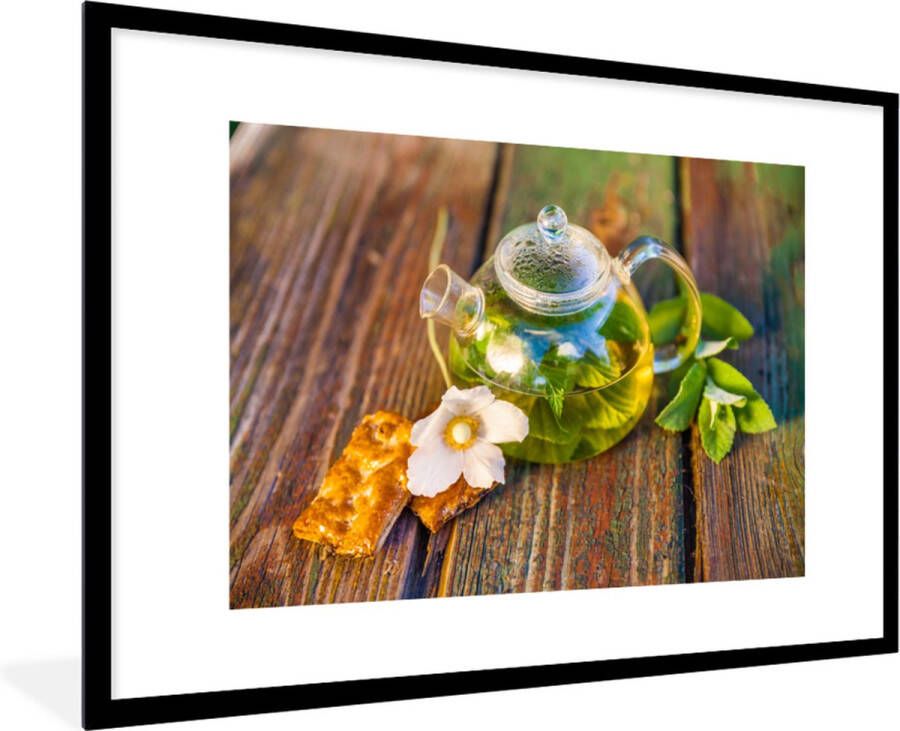 PosterMonkey Fotolijst incl. Poster Glazen theepot op een houten tafel 120x80 cm Posterlijst