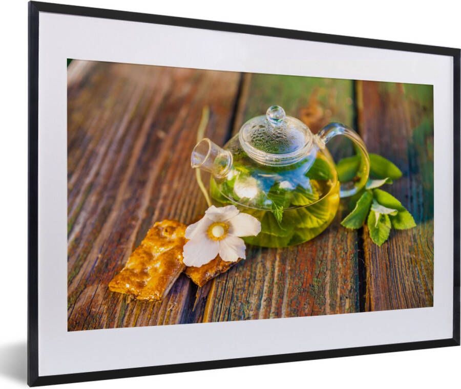 PosterMonkey Fotolijst incl. Poster Glazen theepot op een houten tafel 60x40 cm Posterlijst