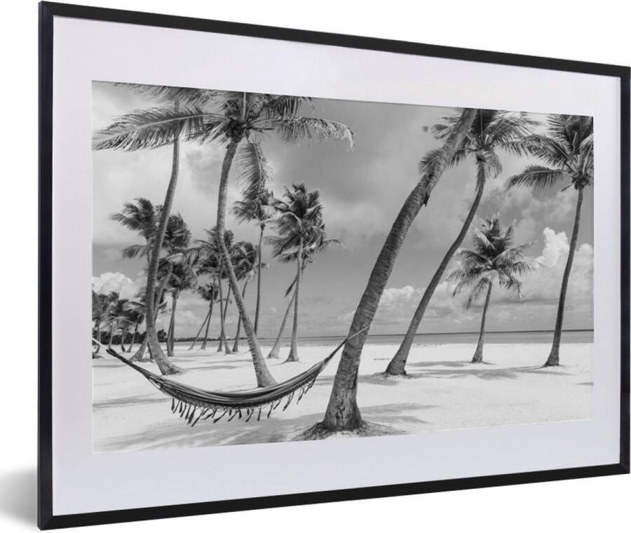 PosterMonkey Fotolijst incl. Poster Uitsnede hangmat op strand in Dominicaanse Republiek 60x40 cm Posterlijst