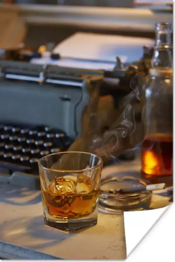 PosterMonkey Whisky en sigaar op bureau poster papier 60x90 cm Foto print op Poster (wanddecoratie woonkamer slaapkamer)