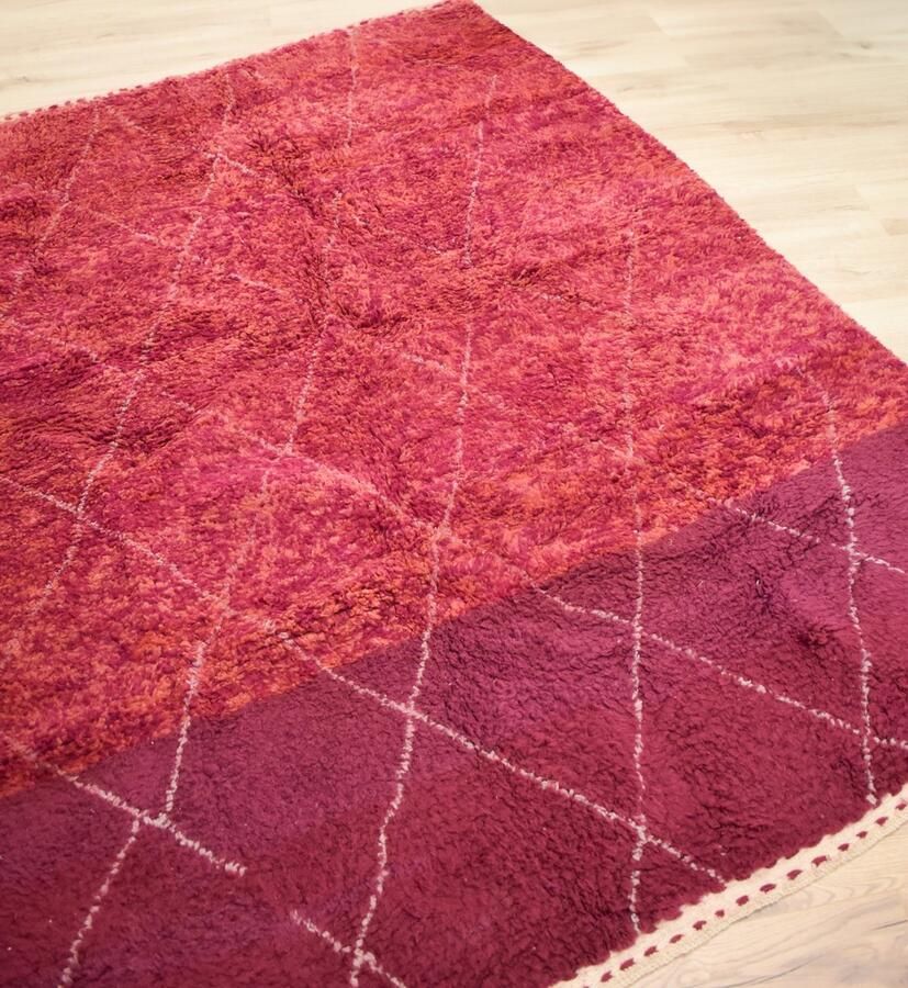 Poufs&Pillows Vloerkleed Hoogpolig Marokkaans Vloerkleed 260 x 180 cm Handgemaakt Kleurrijk & Uniek Gemaakt van 100% wol Hoogpolig Beni Ouarain Tapijt