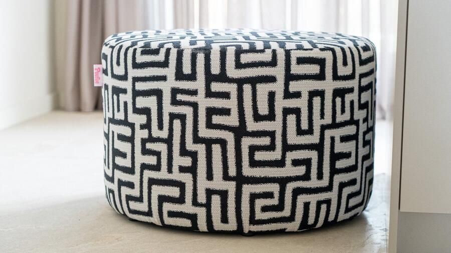 Poufue Luxe Poef met Print Maze Black Low Round