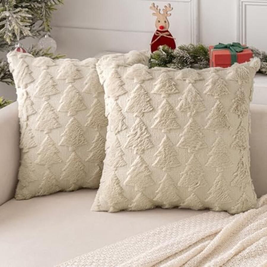 PromoHome Set van 2 Kerstkussenhoezen met 3D Kerstboom Borduursel Pluizig Imitatiebont Decoratieve Sierkussenslopen 45x45 cm voor Bank en Slaapkamer Beige Feestelijke Kerstdecoratie