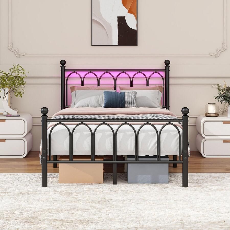 Pugsdrly Metalen bedframe 120 x 200 cm met vintage hoofdeinde en voeteneinde USB-oplaadstation LED-bedframe ultrastevige stalen latten opbergruimte onder het bed geen lattenbodem nodig zwart