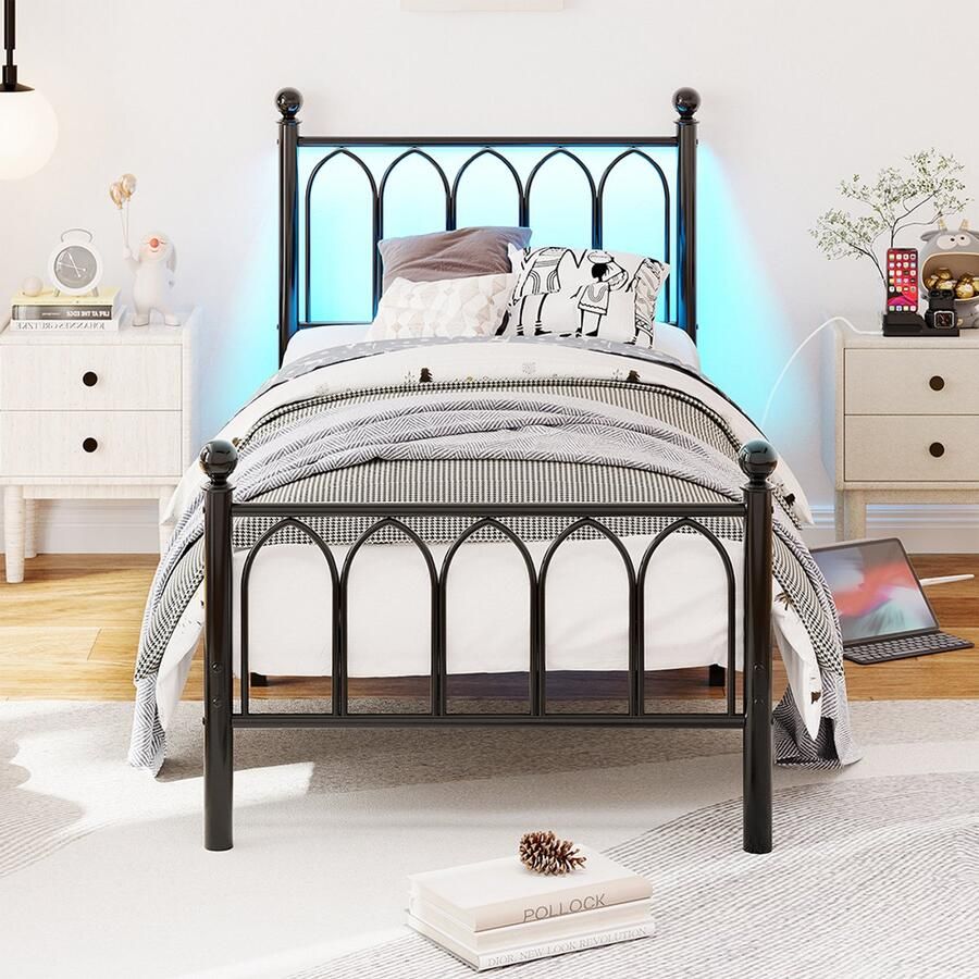 Pugsdrly Metalen bedframe 90 x 200 cm met vintage hoofdeinde en voeteneinde USB-oplaadstation LED-bedframe ultrastevige stalen lattenbodem opbergruimte onder het bed geen lattenbodem nodig zwart