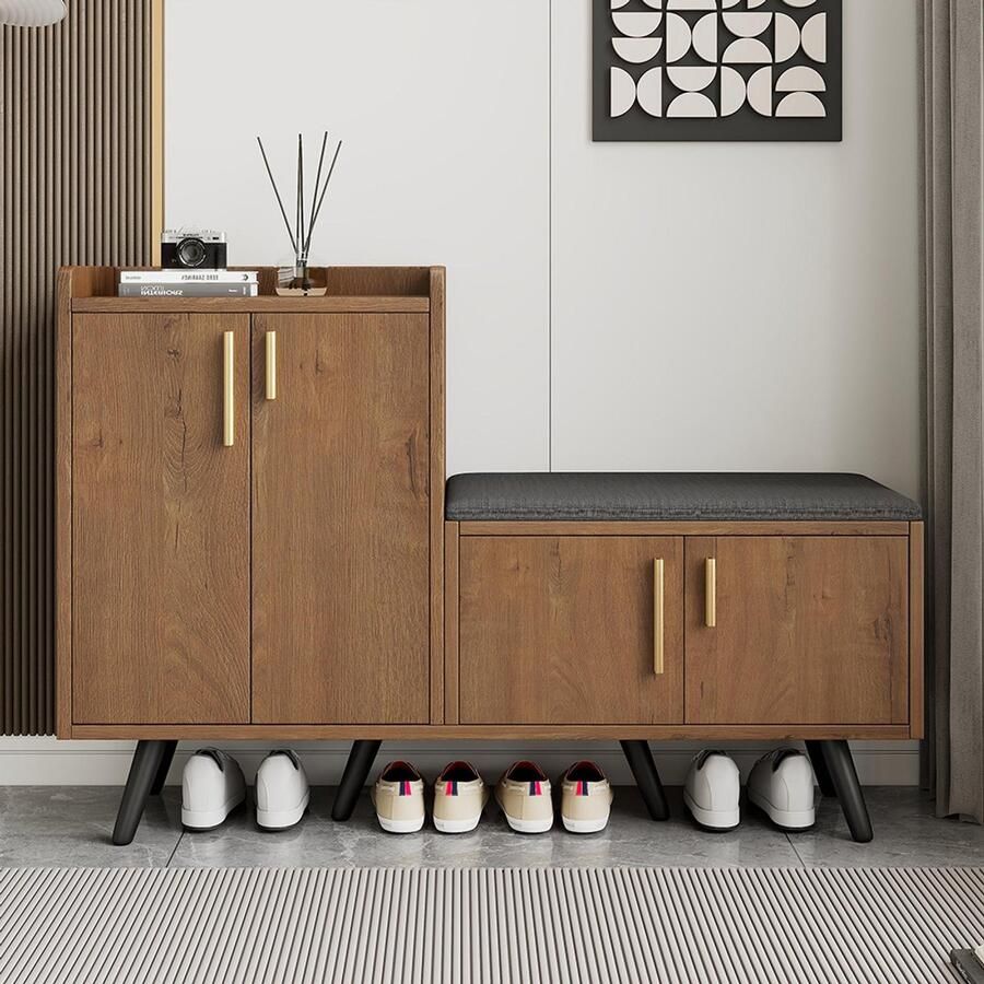 Pugsdrly Moderne schoenenkast met houtnerf schoenenkast met vier opbergdeuren en asymmetrische metalen handgrepen L120 P34 H82