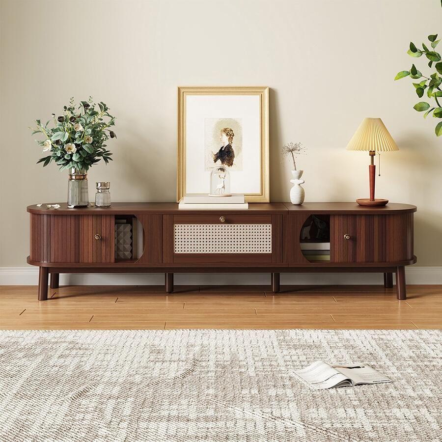 Pugsdrly TV kast met natuurlijk hout en rotan lades – rustiek design voor een warme woonkamer