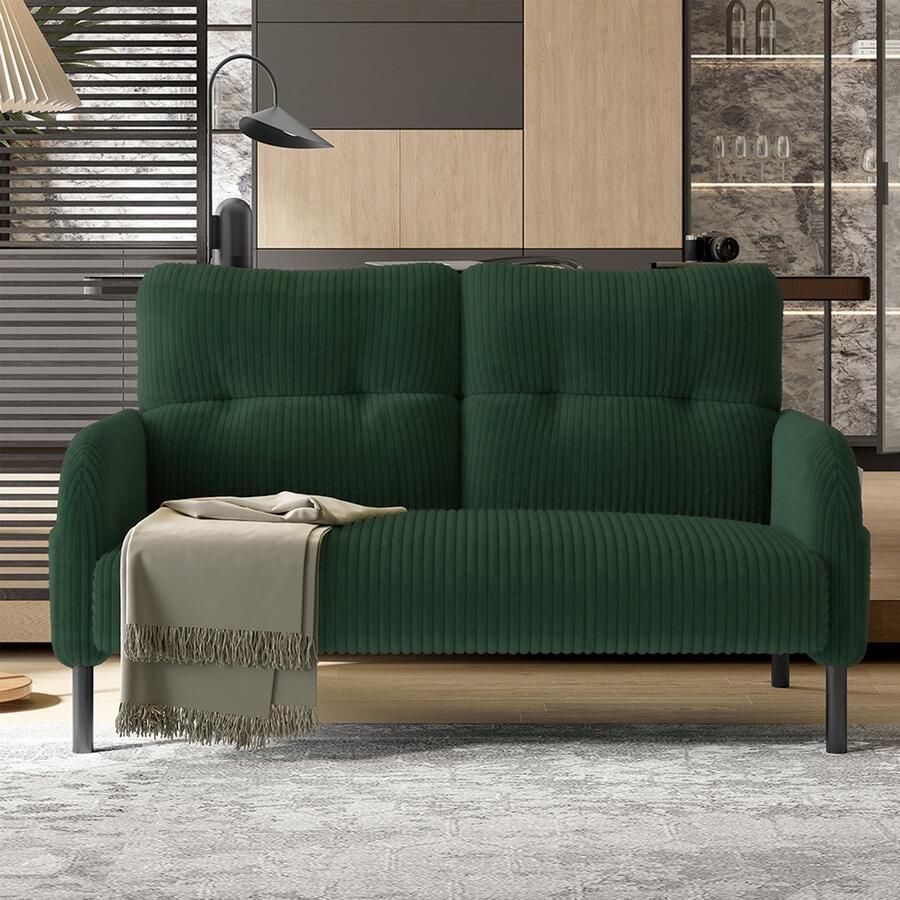 Pugsdrly Tweezitsbank in corduroy met comfortabele vulling Hoge rugleuning en zijvakken Metalen poten Geïntegreerde zijvakken Uitnodigende zachtheid en optimale ondersteuning Perfect voor thuiskantoren