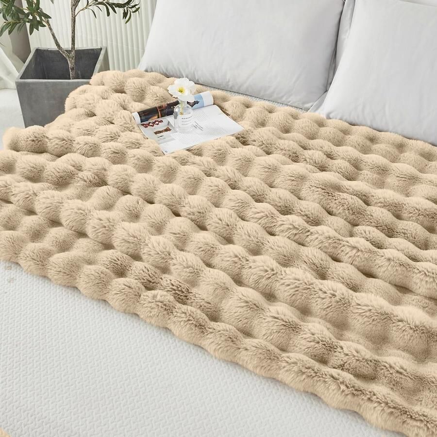 Qelus Extreem Zachte Shaggy Deken 160x200cm Luxe Konijnenbontlook met Golfdesign voor Bank Bed & Reis Snel Pluizig Knus Warmtegevoel Kameel