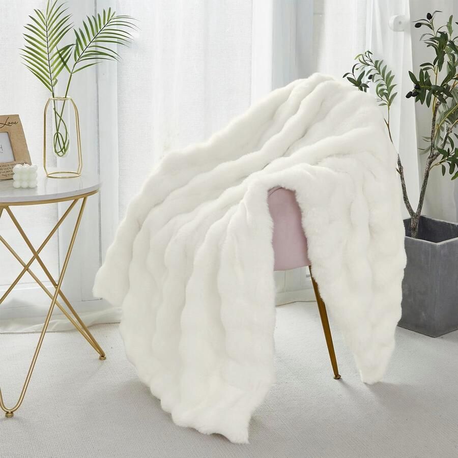 Qelus Extreem Zachte Shaggy Deken 160x200cm Luxe Konijnenbontlook met Golfdesign voor Bank Bed & Reis Snel Pluizig Knus Warmtegevoel Wit
