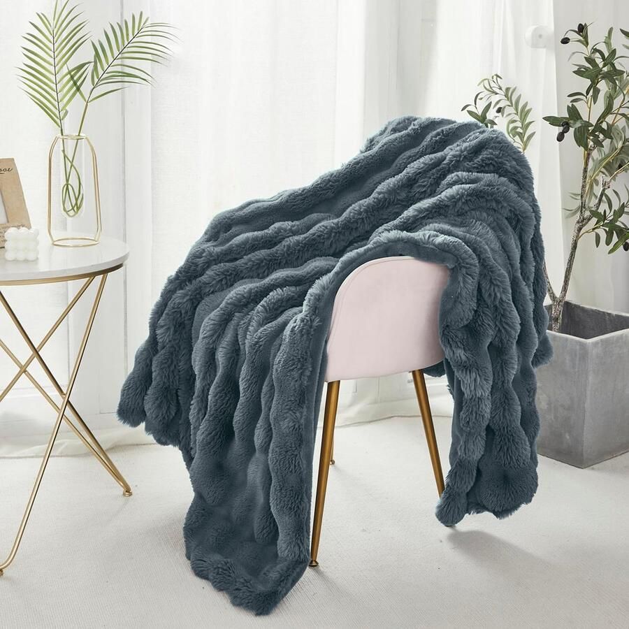 Qelus Extreem Zachte Shaggy Deken 160x200cm Luxe Konijnenbontlook met Golfdesign voor Bank Bed & Reis Snel Pluizig Knus Warmtegevoel Donkergrijs