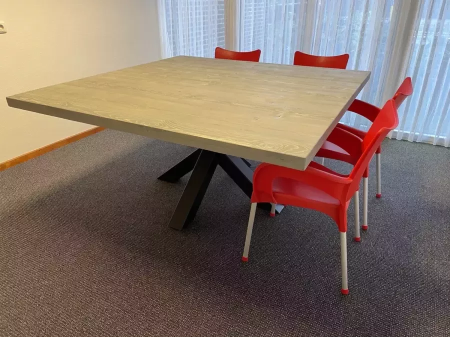 Quattro Design meubels Eettafel Tendenza 3 (vierkant) 1.30 x 1.30 tafelblad steigerhout in kleur naar keuze stalen matrix-poot Quattro Design