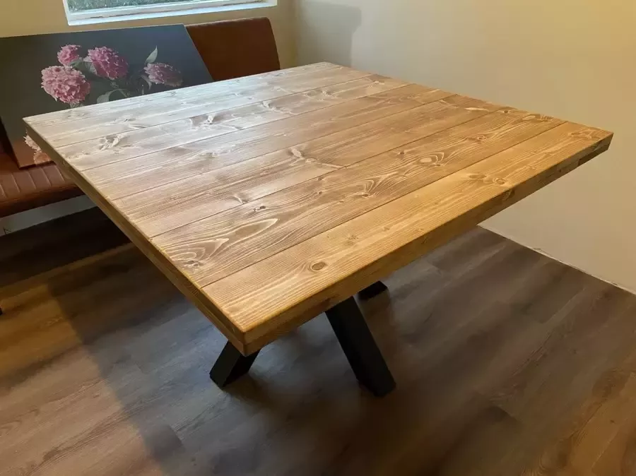 Quattro Design meubels Eettafel Tendenza Base (vierkant) 1.40 x 1.40 tafelblad steigerhout stalen matrix-poot Quattro Design