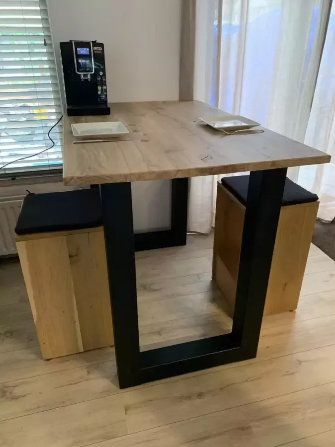 Quattro Design meubels Eiken bartafel Stretto 140 x 90cm Massief eikenhout extra brede planken met stalen barpoten Quattro Design