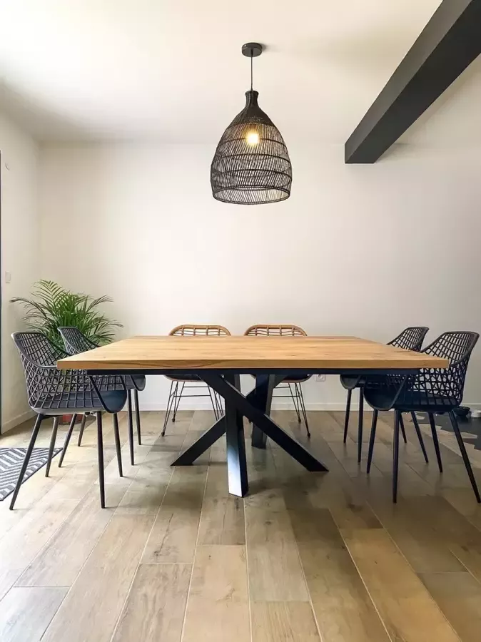 Quattro Design meubels Eiken eettafel vierkant Elegante 140 x 140cm tafelbladdikte 4cm met (zwart) Mikado onderstel Quattro Design