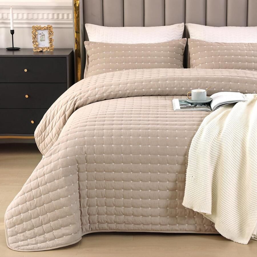 Qucover Bedsprei 240x260cm Khaki 100% Katoenen Bedsprei Ultrazachte Bedsprei met Borduurwerk Bedspreien 240x260 Quilt met 2 Kussenslopen Sofa Deken voor Bed