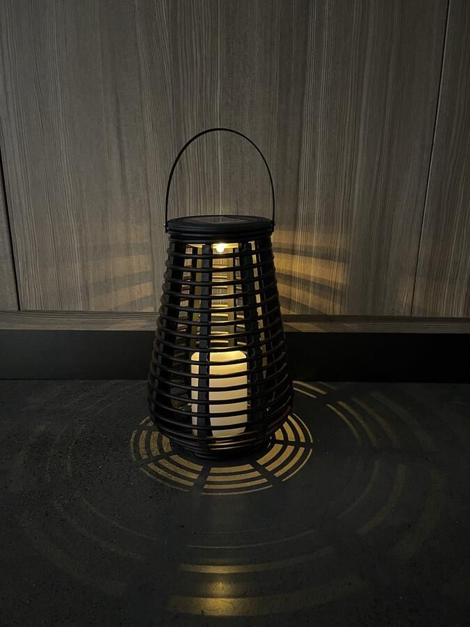 Quokware Solar Tuinverlichting Staande Ovale Solar Rotan Tuinlamp 25 x 16 cm Zwart Staande Lamp Terras Buitenlamp Zonne Energie Balkon & Tuin Tuinverlichting op Zonnenergie Lantaarn voor Buiten Verlichting Tuinlampen Rattan