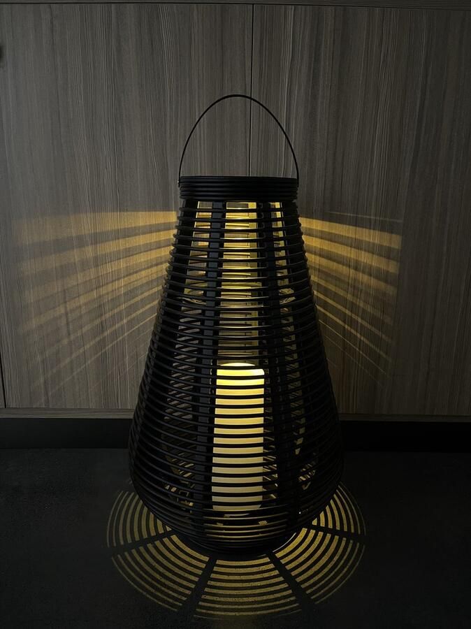 Quokware Solar Tuinverlichting Staande Ovale Solar Rotan Tuinlamp 60 x 38 cm Zwart Staande Lamp Terras Buitenlamp Zonne Energie Balkon & Tuin Tuinverlichting op Zonnenergie Lantaarn voor Buiten Verlichting Tuinlampen Rattan