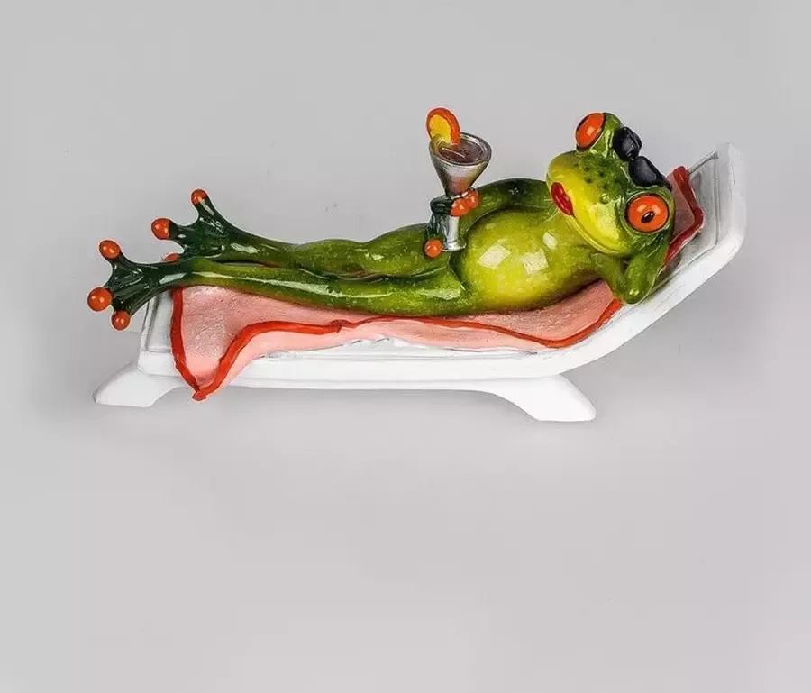 Rawa Geschenken Beeld kikker op stretch bed sauna kikker