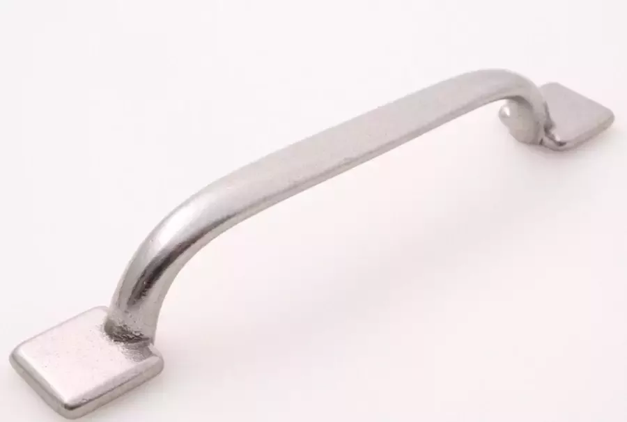 Riga Handelshuysz Meubelgreep George Gietijzer antiek verzilverd -Boormaat 128mm per 2 stuks verpakt