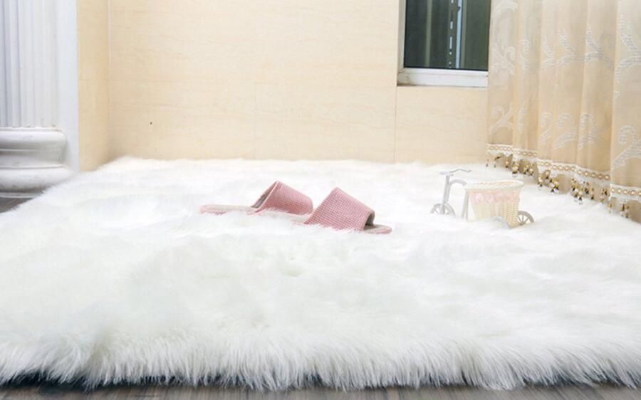 Rimmo Pluche Wit Tapijt voor Slaapkamer – Zacht Harig Vloerkleed Comfortabele Bedmat of Kamerkleed Luxe en Ecologisch Design