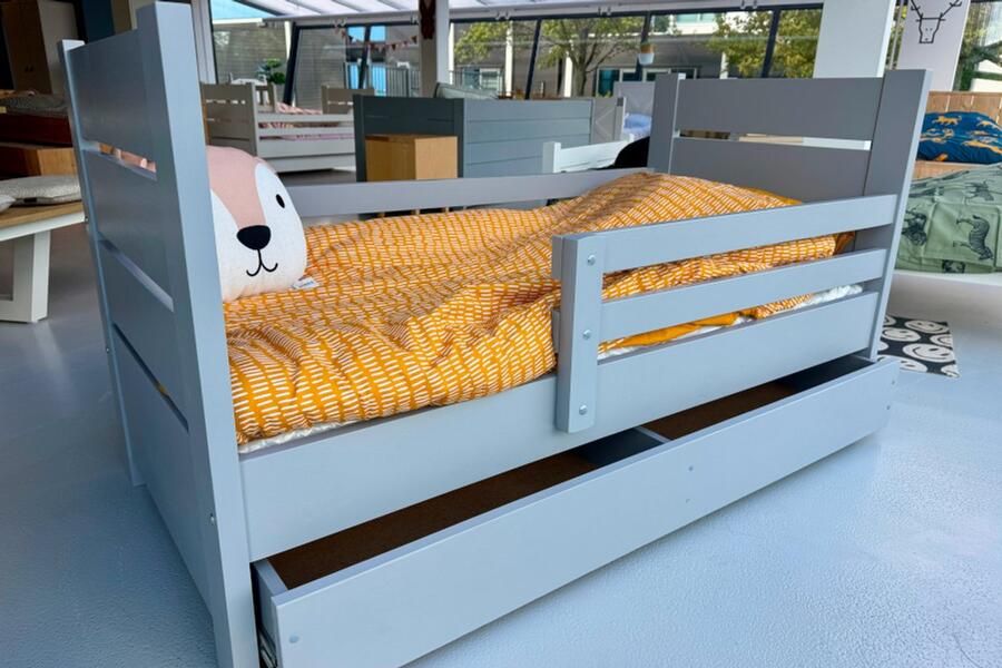 Rockwood Peuterbed Milly en Mo Grijs Totaalpakket (met matras molton hoeslaken dekbed en kussen) met lattenbodem matras Kabouter Universeel en bedtextielpakket