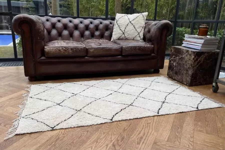 Rozenkelim Berber vloerkleed van katoen wit tapijt met zwarte ruiten 90x150 Incl antislip