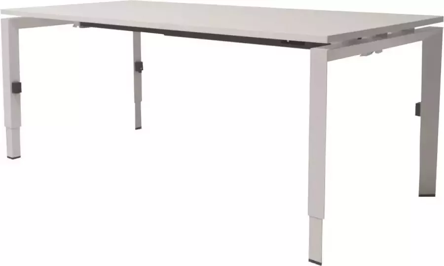 Schaffenburg Linesto N3 bureau hoogte instelbaar (65-85cm) met 180x80cm lindberg eiken zwevend 25mm blad en aluminium (RAL9006) vierpoot N-frame (poot driehoekig 50x50x75 mm.) (met geintegreerde kabelgoot)