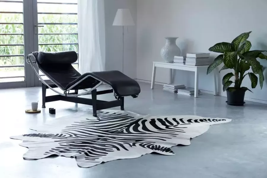 Koeienhuidkopen.nl XL coffee koeienhuid vloerkleed XL koehuid kleed uiterst donkerbruin koeienvel dierenhuid dierenvel vloer koffie kleur - Foto 2