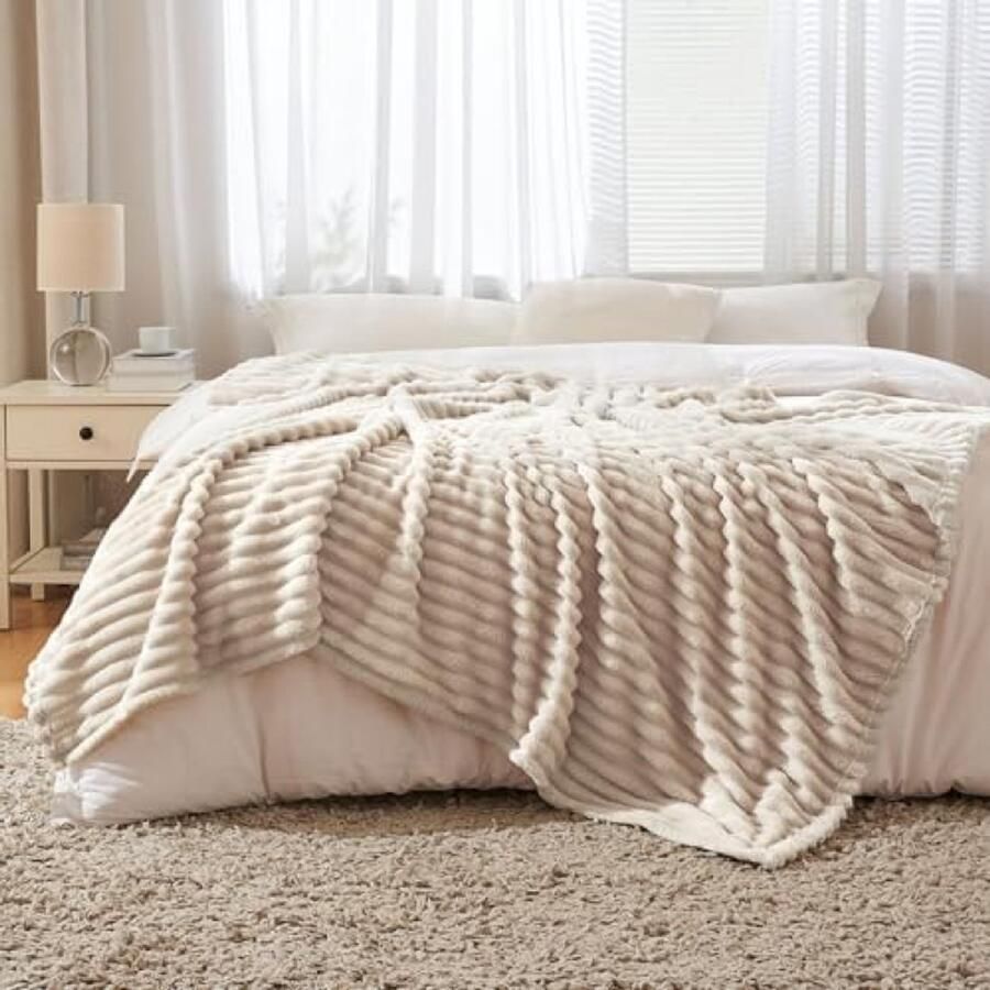 Selbro Zachte Fleece Deken met Corduroy Look Warme en Comfortabele Plaid voor Bank Bed Slaapkamer Reizen en Kinderen 150 x 200 cm Beige