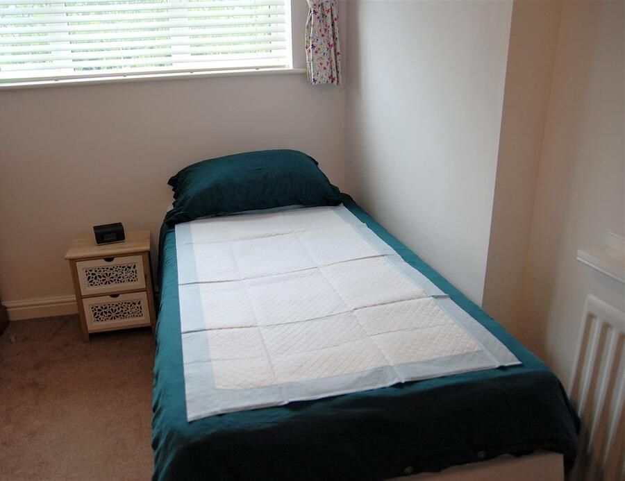 Senza Marchio 120 Pack 150 x 80 cm Extra Grote 2300 ml Wegwerp Incontinentie Bed Pads Super Absorberende Protector Volledige Size Bed Wee 2300 ml Bulk Kopen