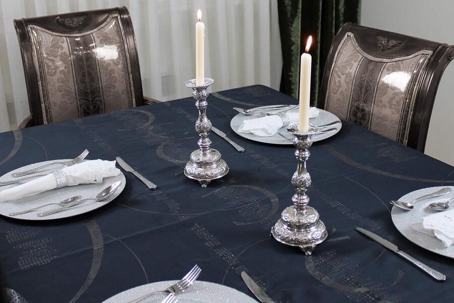 Senza Marchio 7 Inch Ivoor Taper Kaarsen 6 uur Brandende Kaars Versier uw Diner Bruiloft Tafel Dripless en Rookloze Kaars Ongeparfumeerd Past op de meeste kandelaars -20 Pack Huishoudelijke Kaarsen