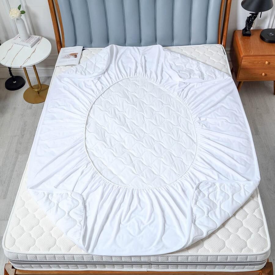Senza Marchio Waterdichte gewatteerde RV stapelbed matrasbeschermer pad voor 30 x 75 smalle twin camper bed gewatteerde wieg maat matras cover met elastische rok wit