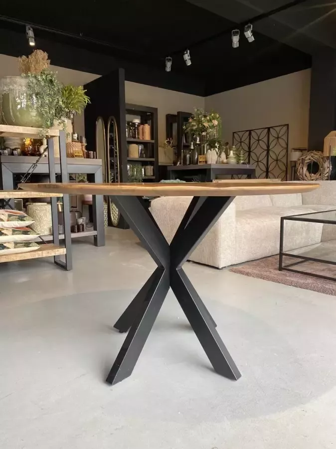 Sfeerwonen Enzo Sfeerwonen en Zo Ronde tafel Swiss edge met spinpoot 140 cm mango hout
