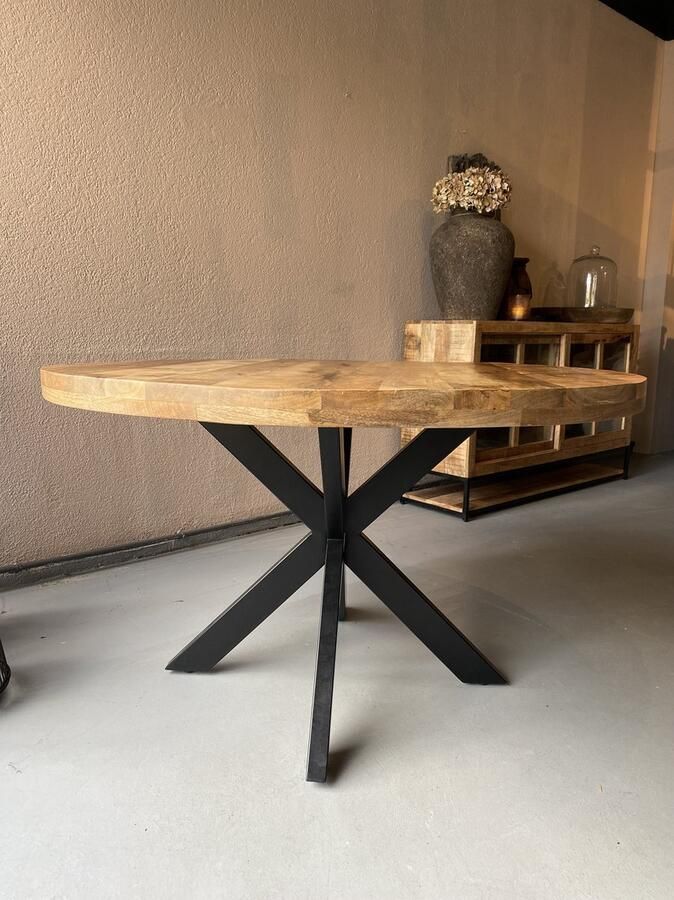 Sfeerwonen & Zo Sfeerwonen Enzo Ronde tafel met spinpoot 130 cm mango hout + salontafel set van 3 zwart SET PRIJS! - Foto 2