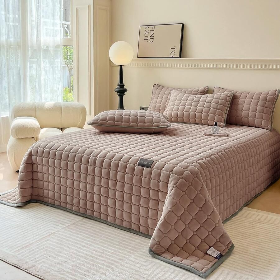 Shanna Extra Groot Bedsprei: Melkfluwelen 3-delige Bedsprei 230 x 250 cm met Kussenslopen 50 x 70 cm Elegant Tweepersoonsbed Gevoerd en Gewatteerd voor Woonkamer (Koffiekleur)