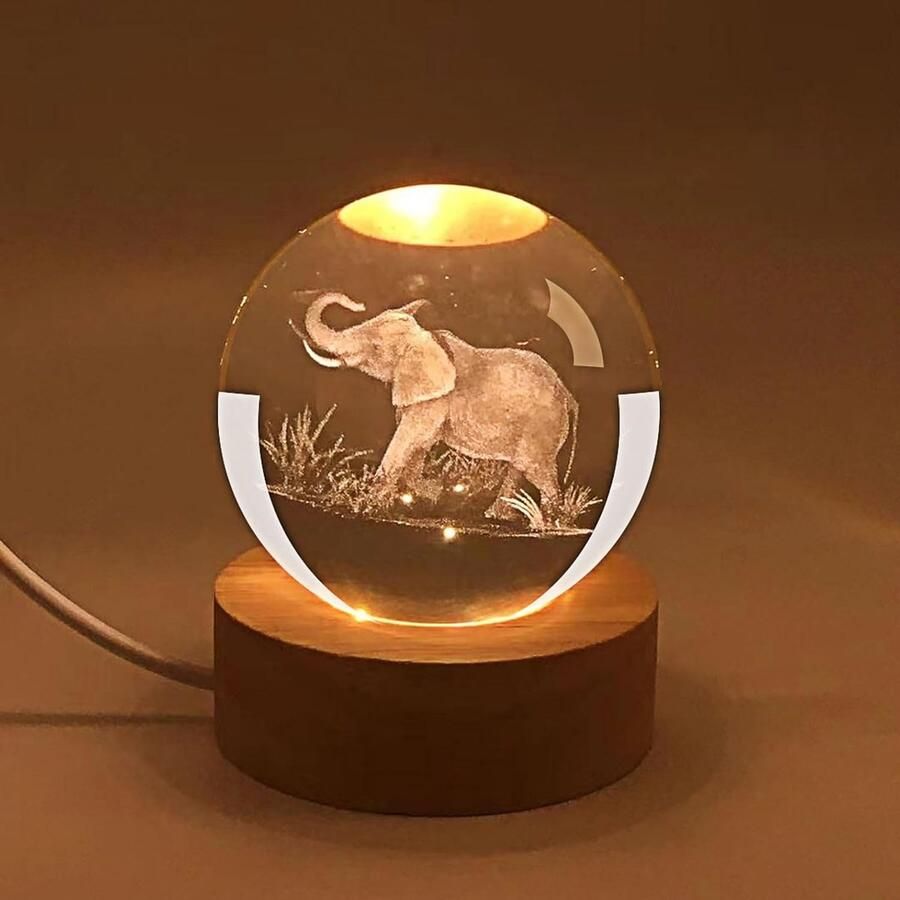 ShopHaven 3D Olifant Kristallen Bol Nachtlamp 60mm Dieren Glasbol Licht met LED Houten Basis 3D Gegraveerde Kristallen Lamp Ornament Huisdecoratie Cadeau voor Kerstmis Energieklasse A++