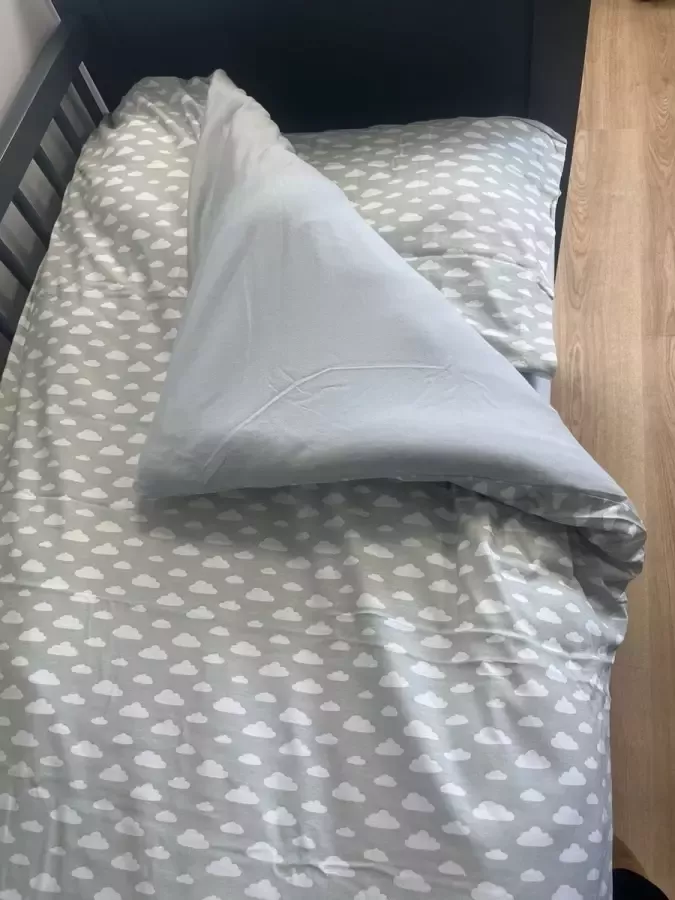Soco Ledikant Dekbedovertrek Grijs Wolkjes 80x120 + 40x60 cm
